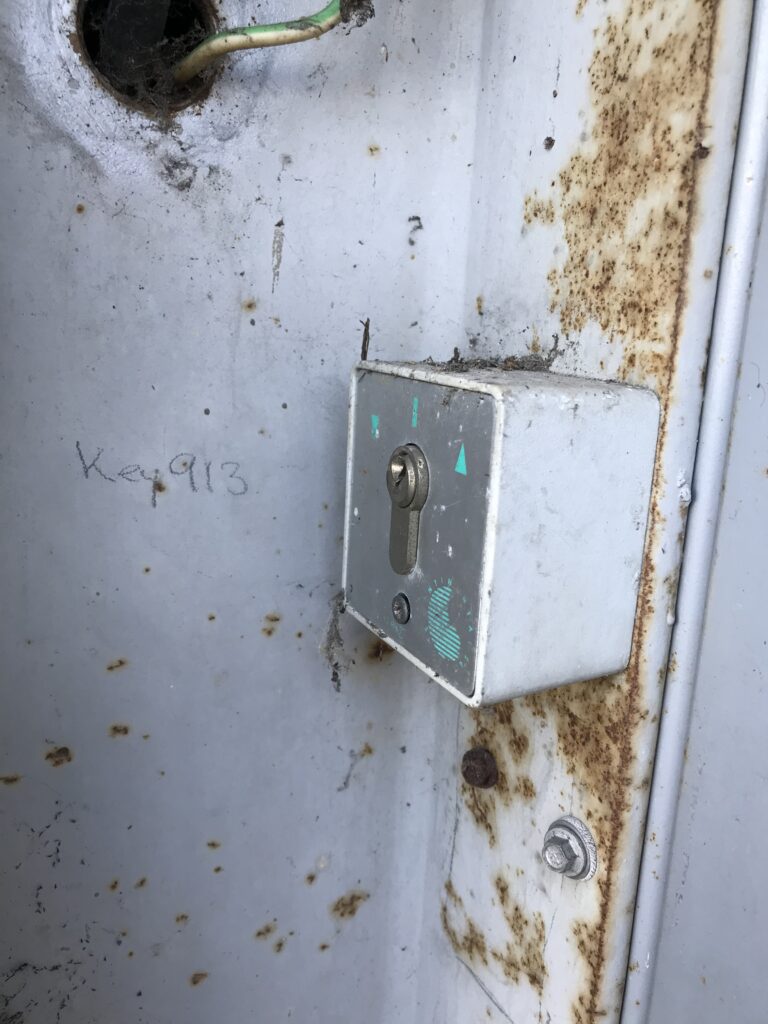 Electric shutter door lock